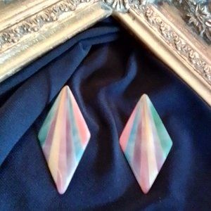 💥MIAMI VICE - Vintage 1980s Diamond Shaped Rainbow Abolone Stud Earrings